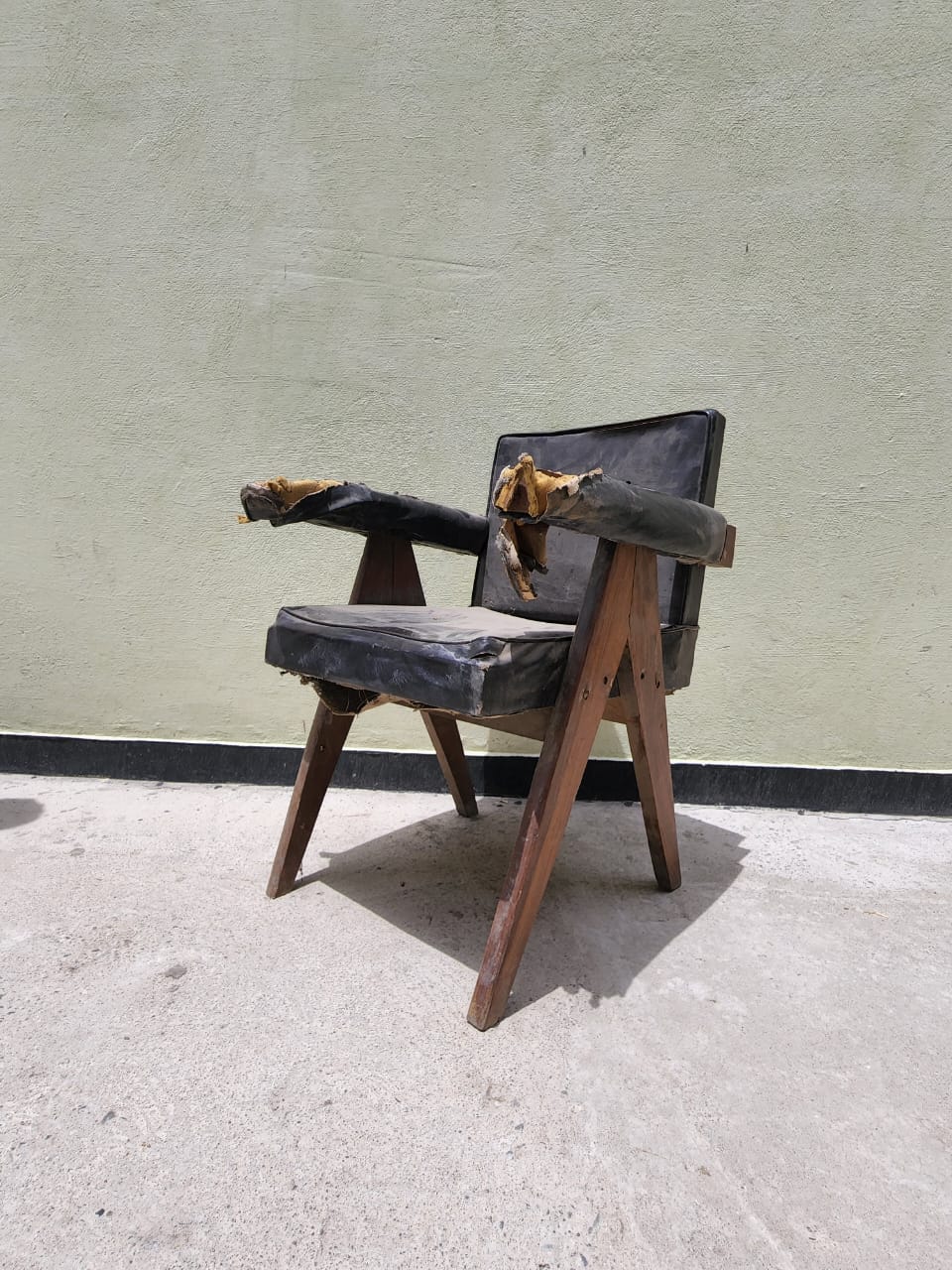 Committee chair with half cover arms