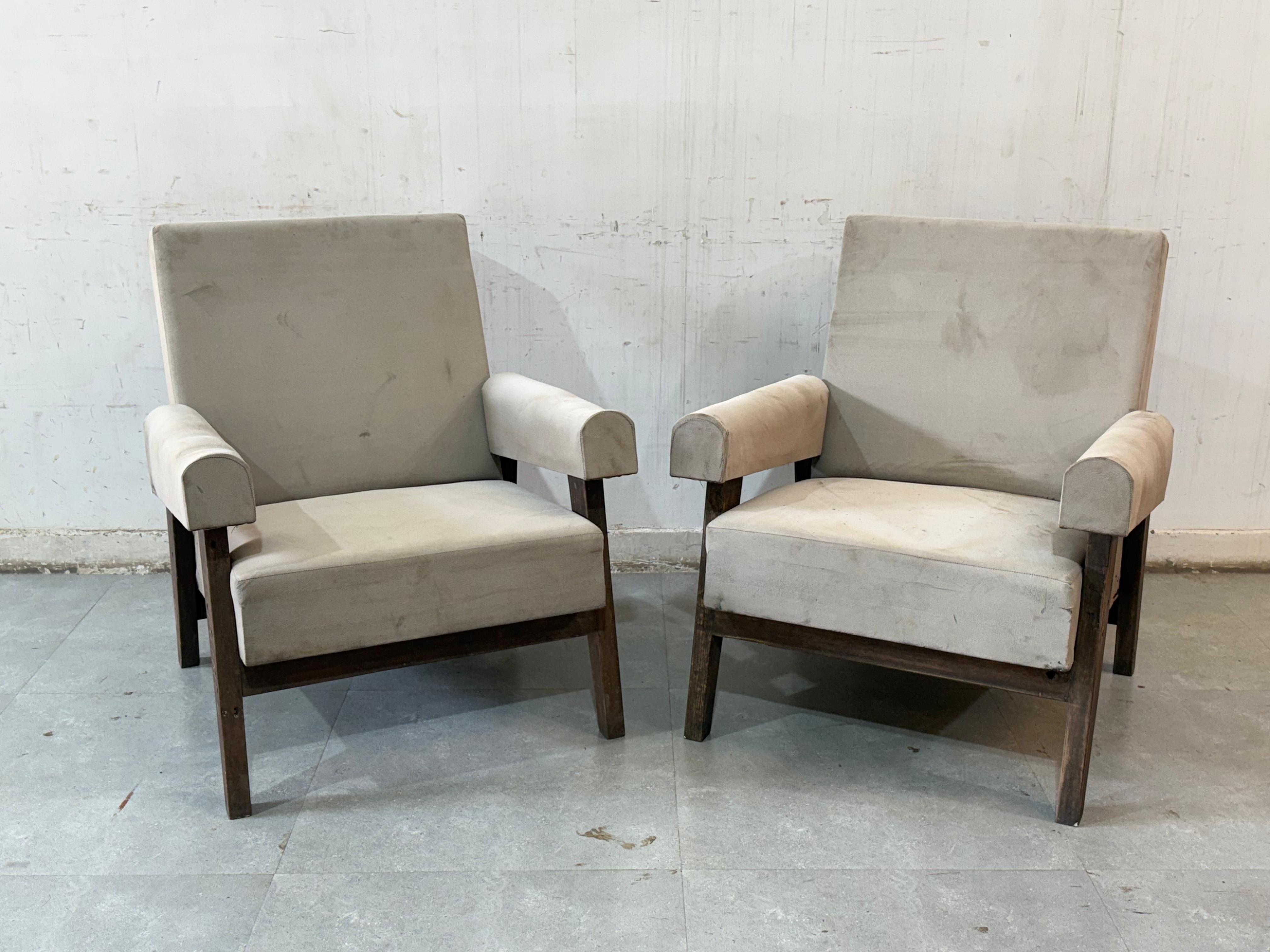 Pair of Advocate sofa’s (P.G.I.M.E.R)