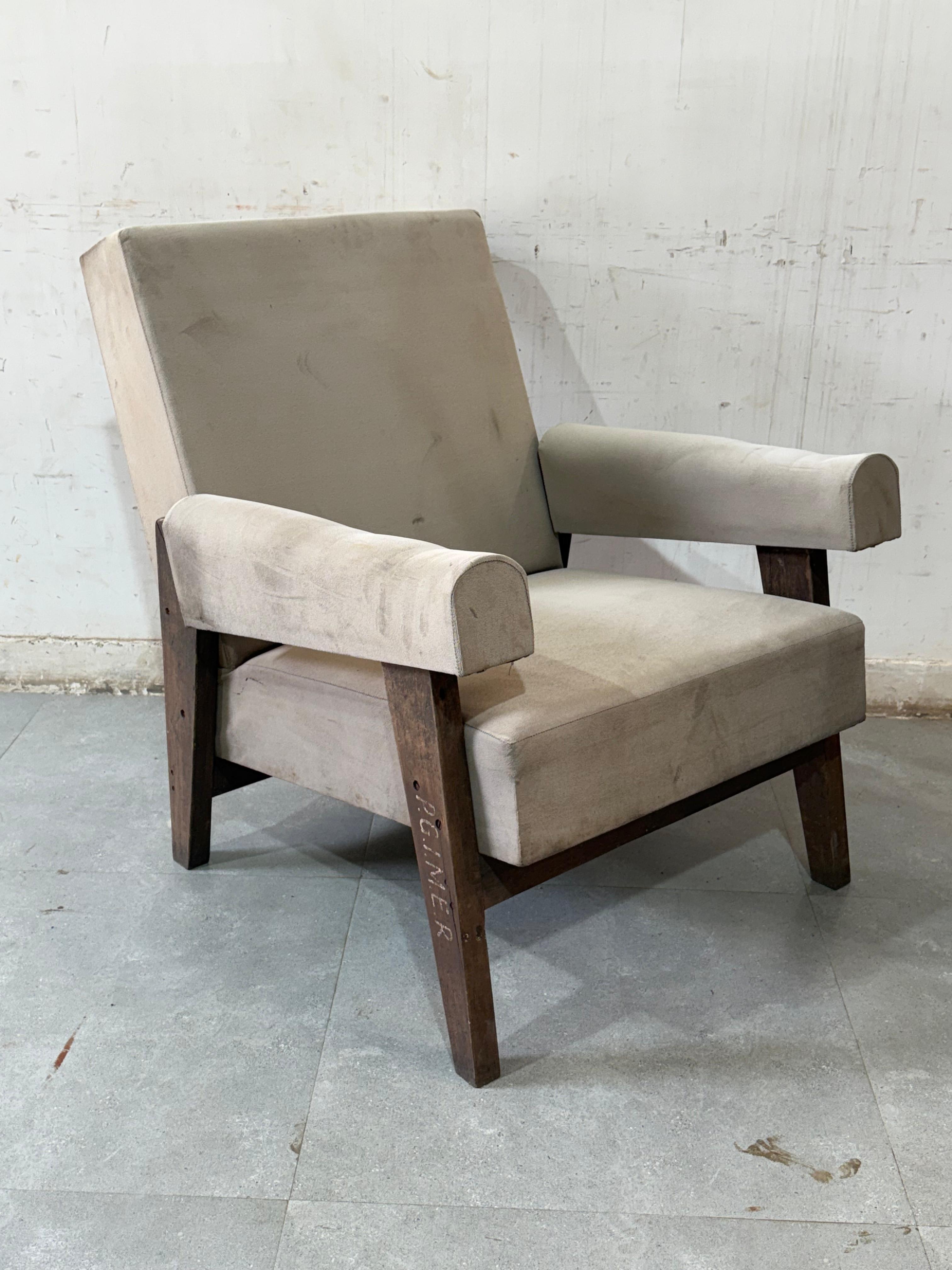 Pair of Advocate sofa’s (P.G.I.M.E.R)