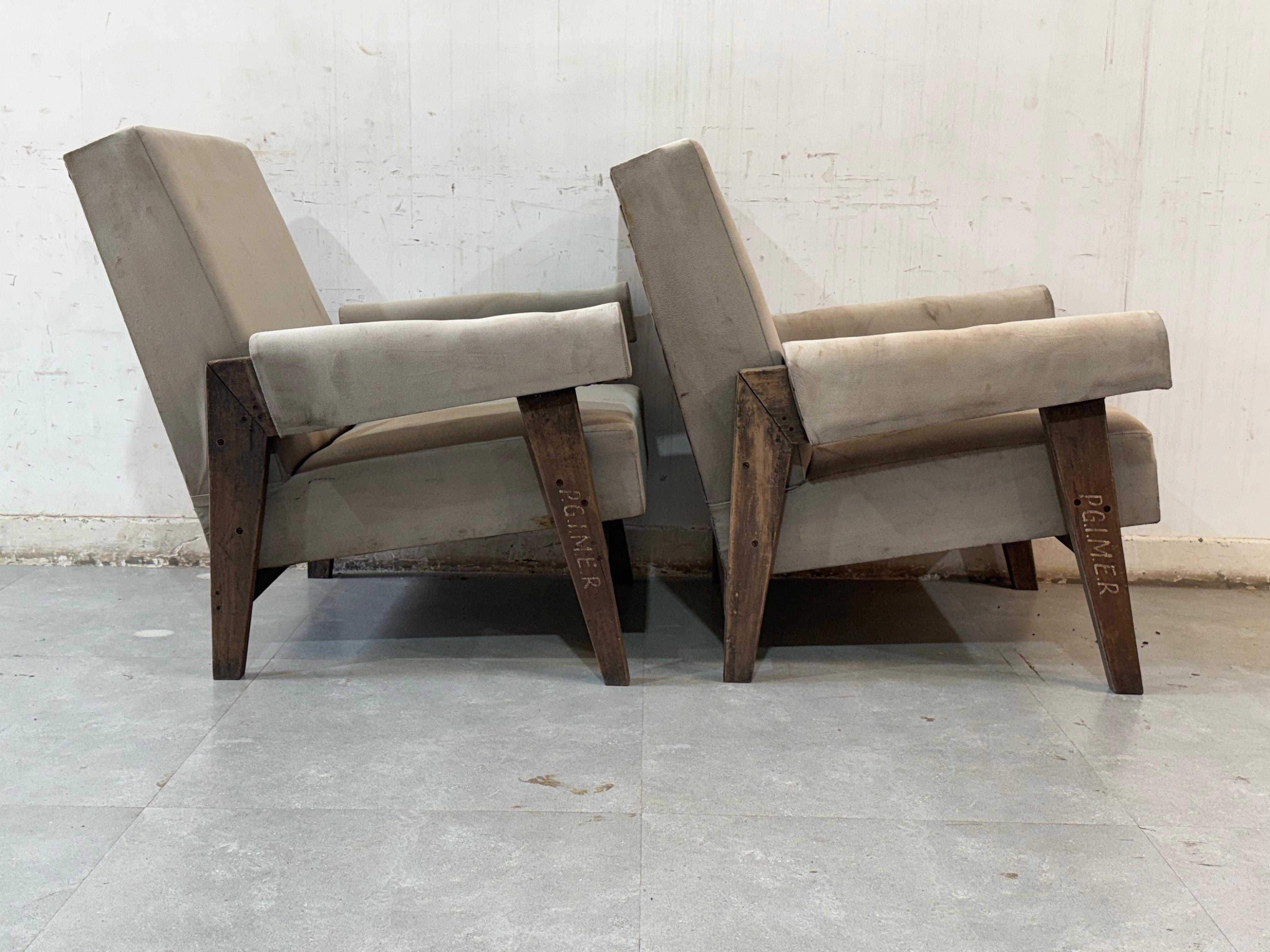 Pair of Advocate sofa’s (P.G.I.M.E.R)