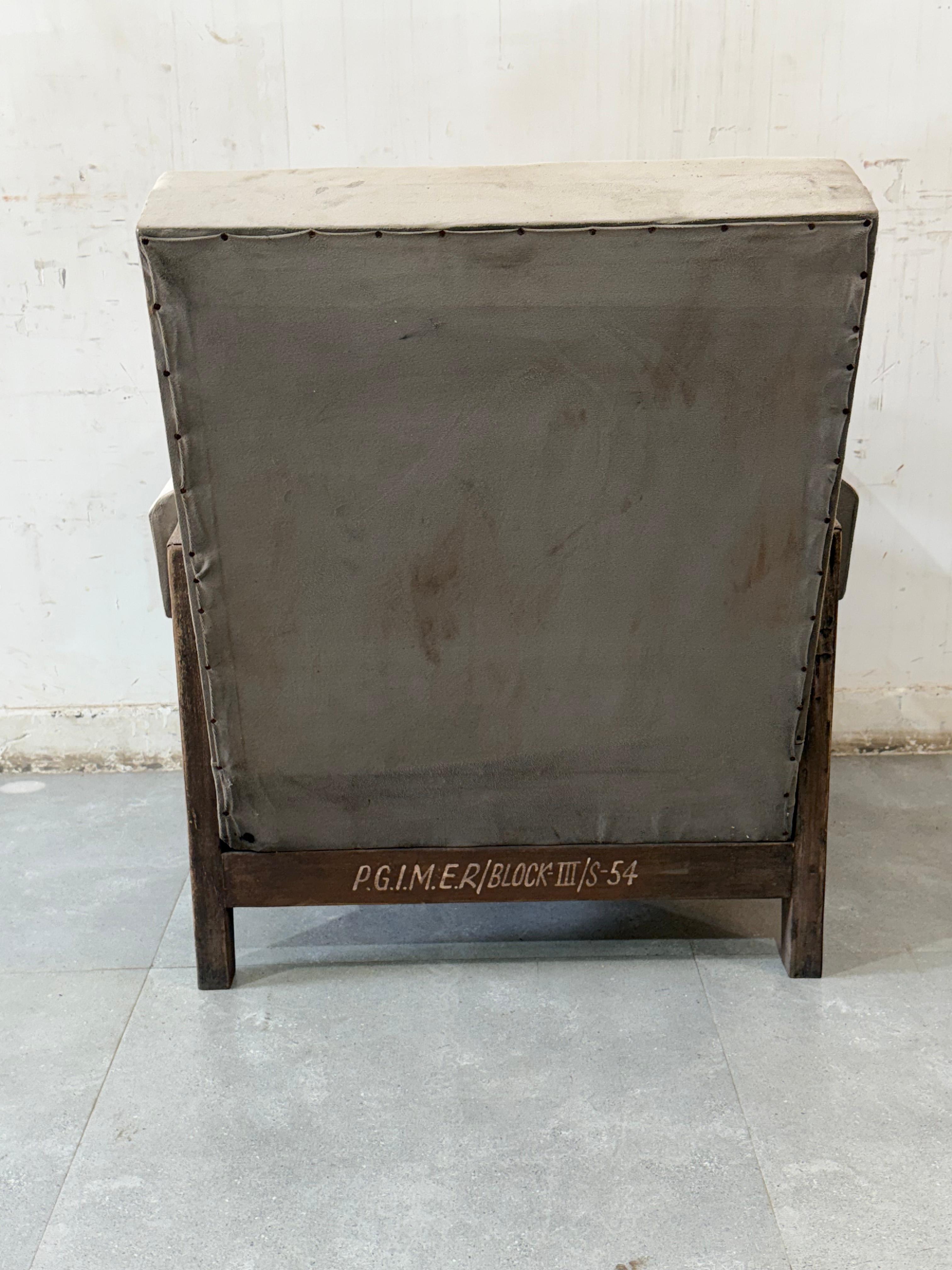 Pair of Advocate sofa’s (P.G.I.M.E.R)