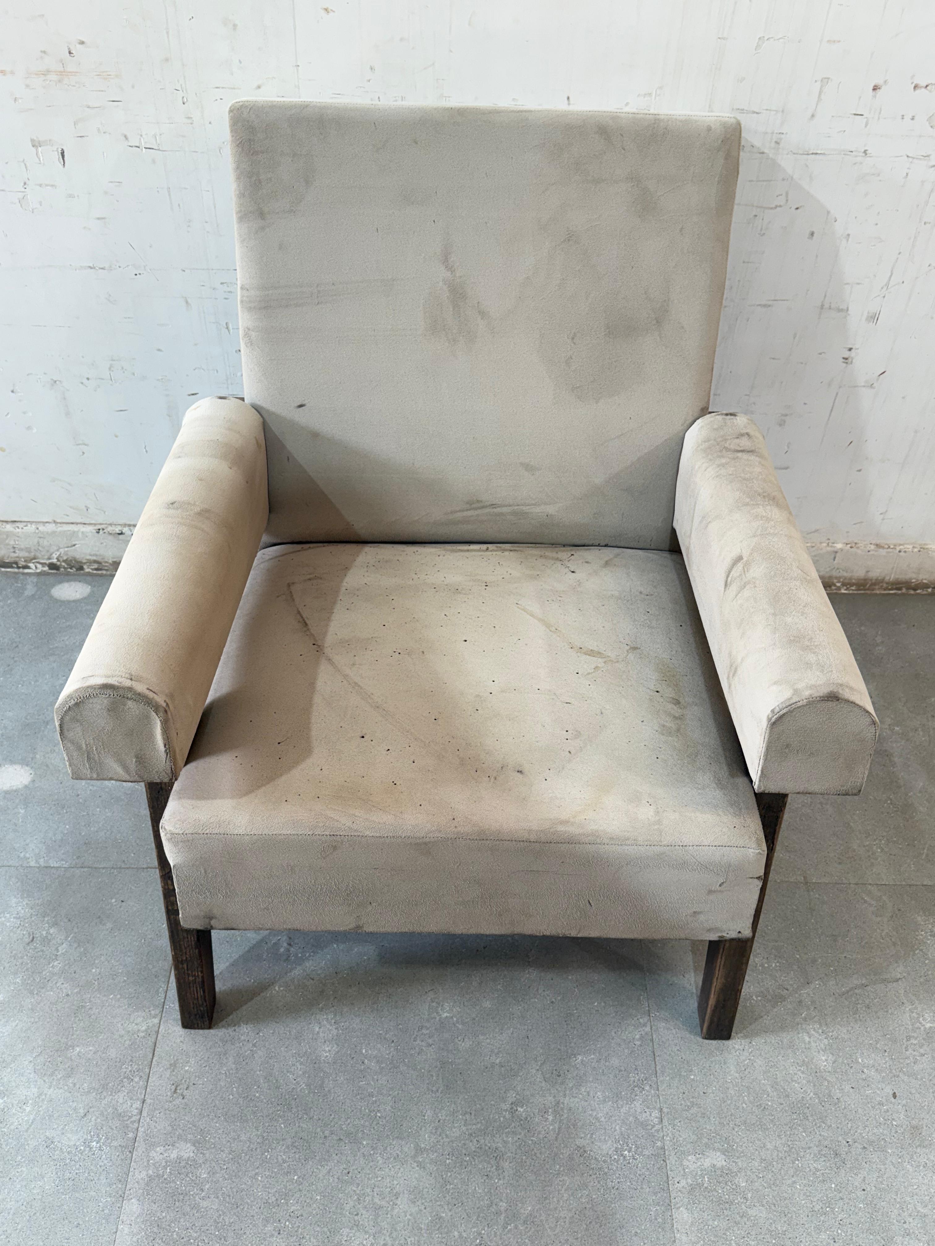 Pair of Advocate sofa’s (P.G.I.M.E.R)