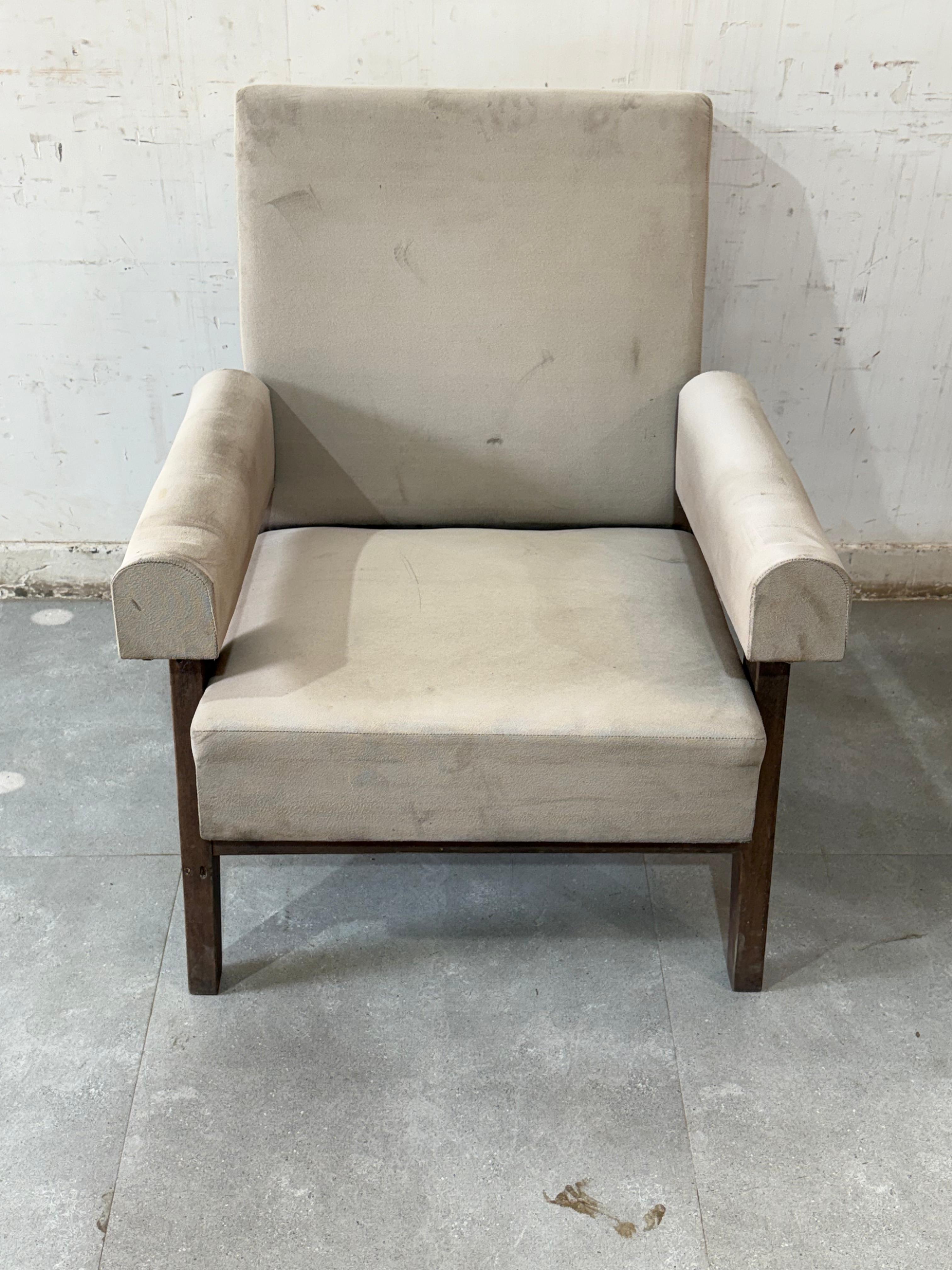 Pair of Advocate sofa’s (P.G.I.M.E.R)