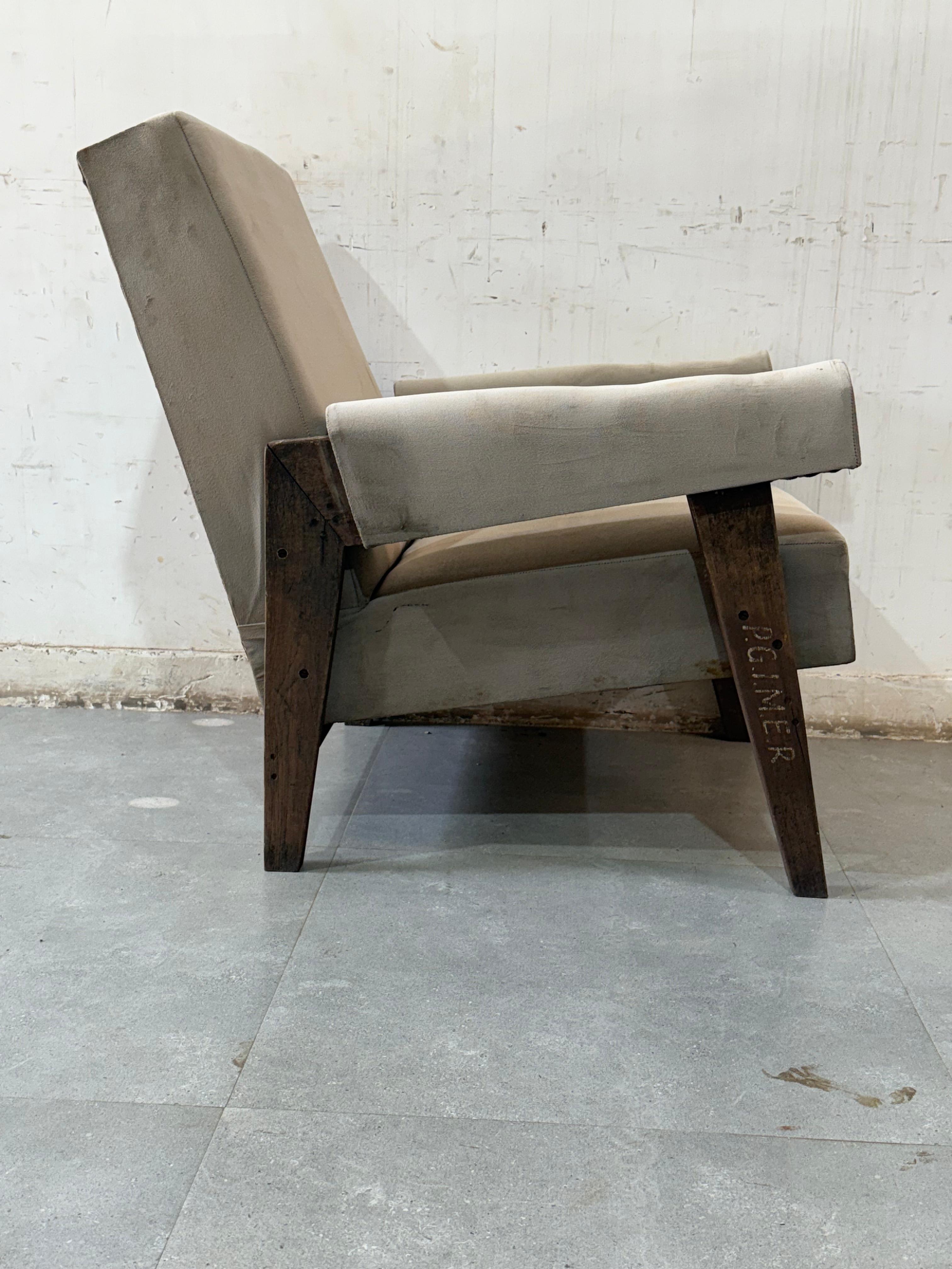 Pair of Advocate sofa’s (P.G.I.M.E.R)