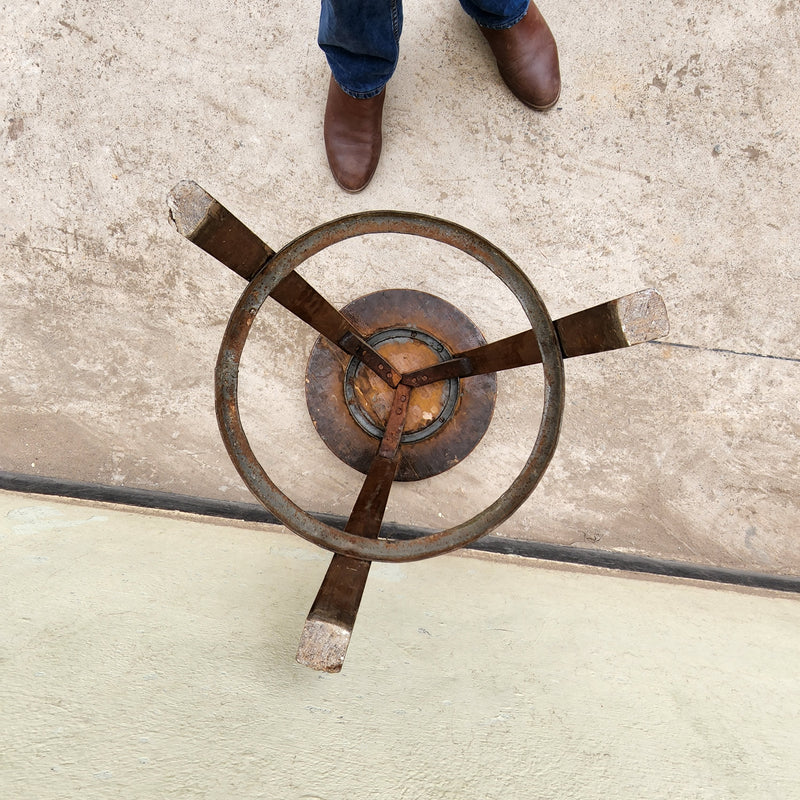 Wooden stool with round ring