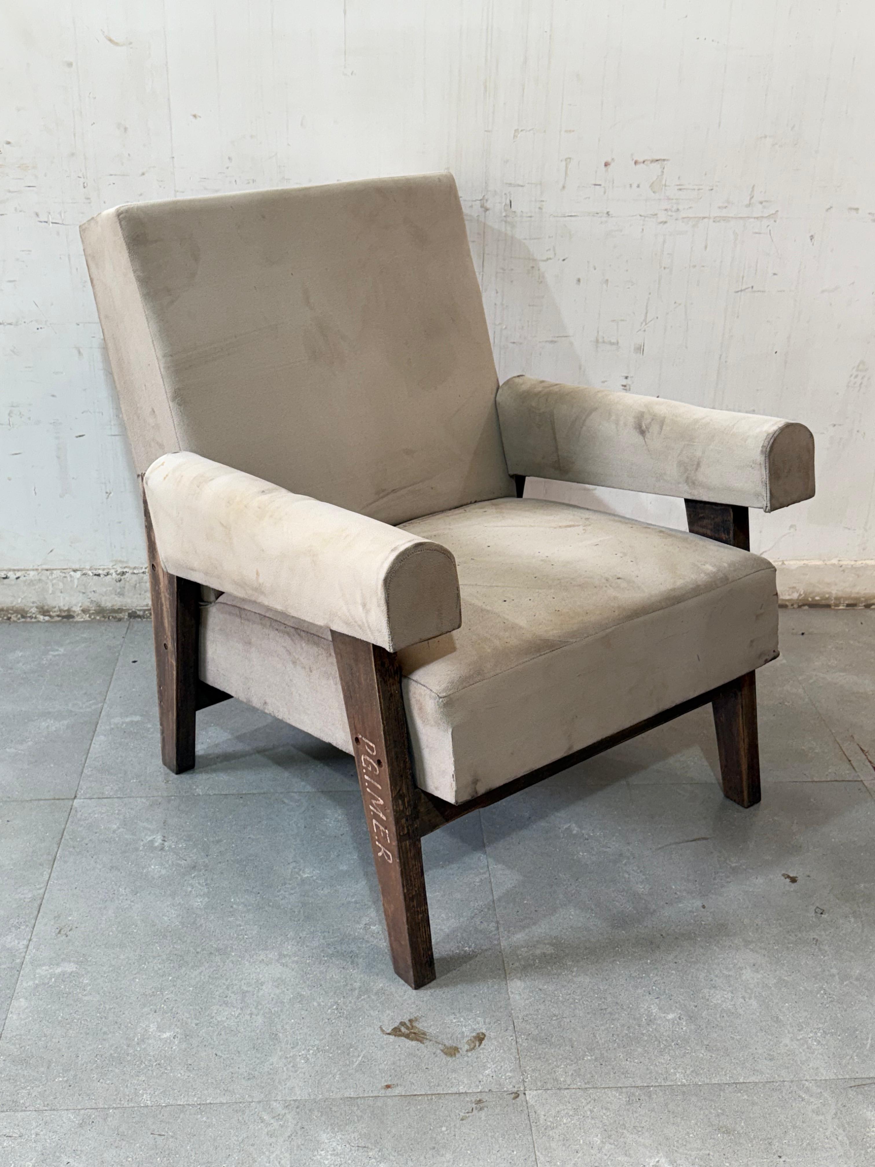 Pair of Advocate sofa’s (P.G.I.M.E.R)