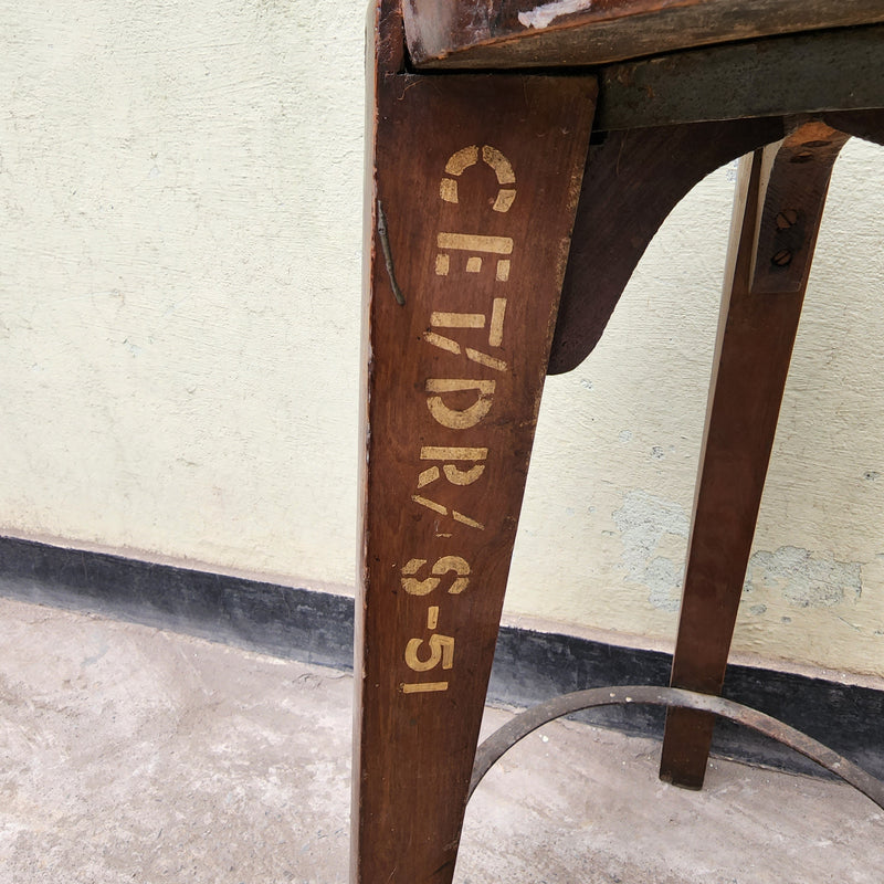 Wooden stool with round ring