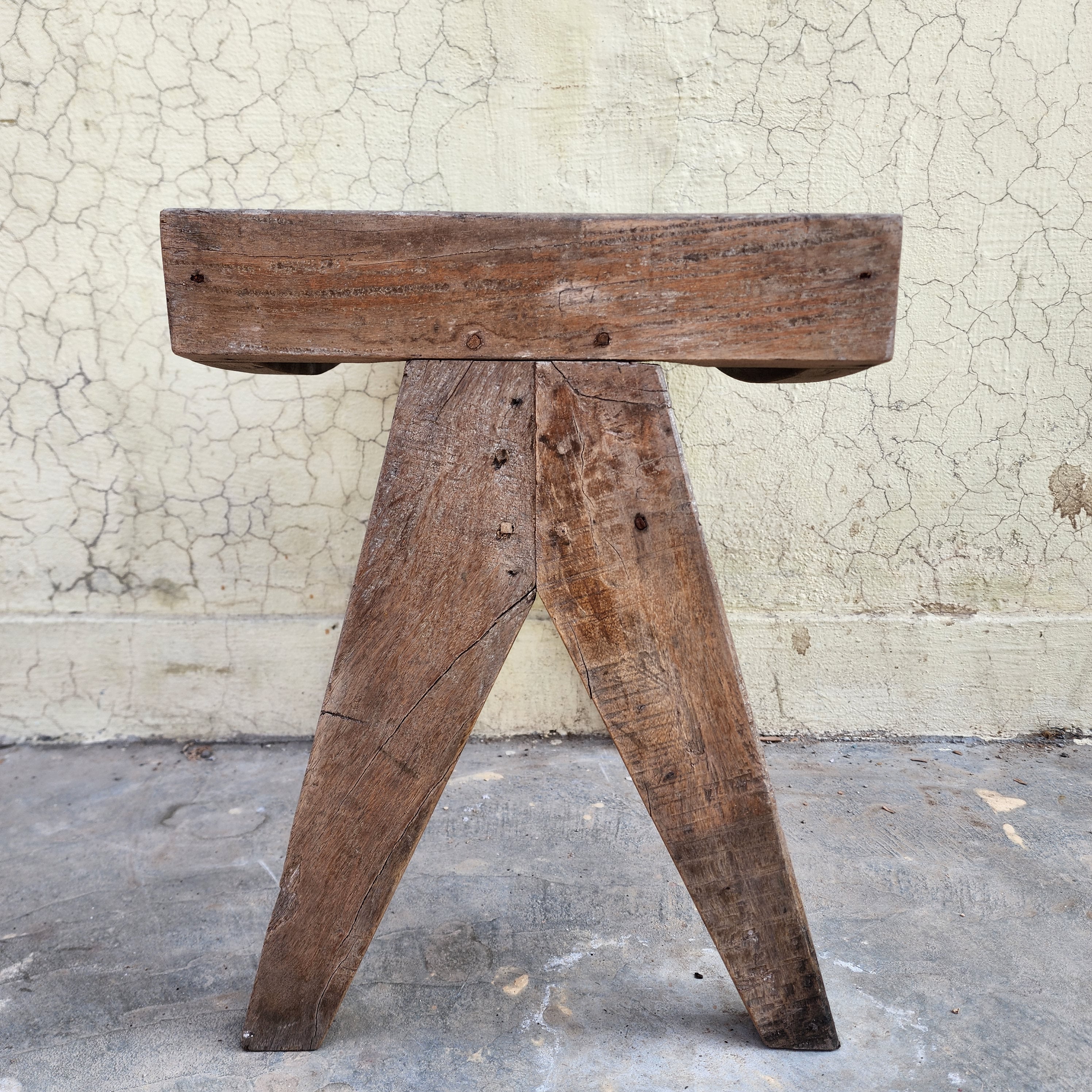 Low V-leg Slatted stool