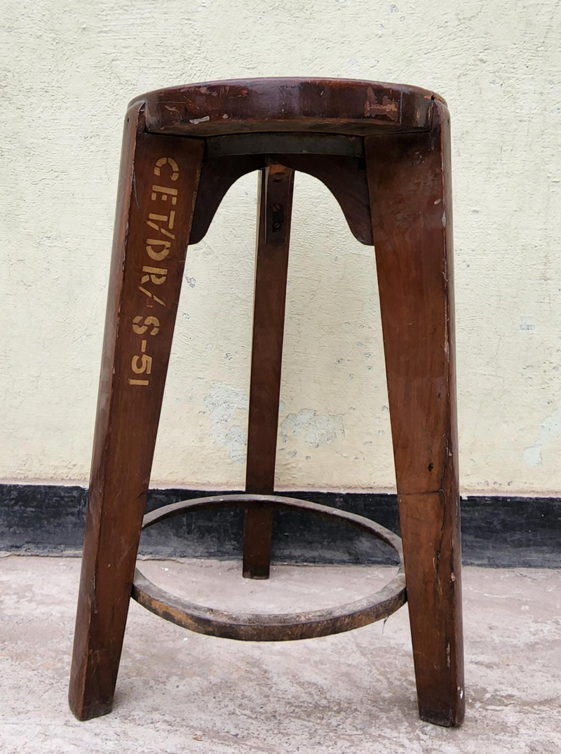 Wooden stool with round ring