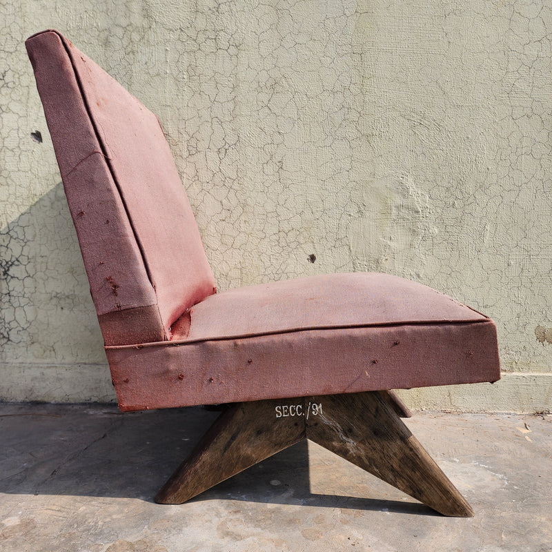 Compass leg armless sofa chair