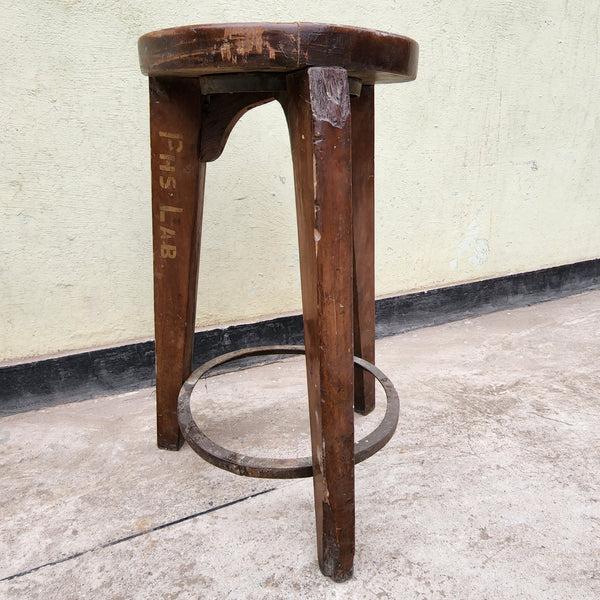 Wooden stool with round ring