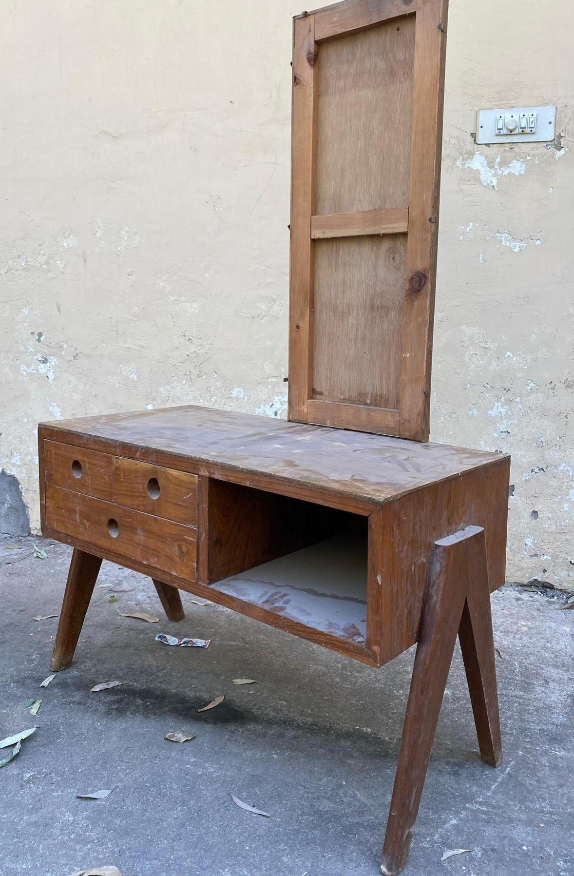 Dressing Table For MLA hostels