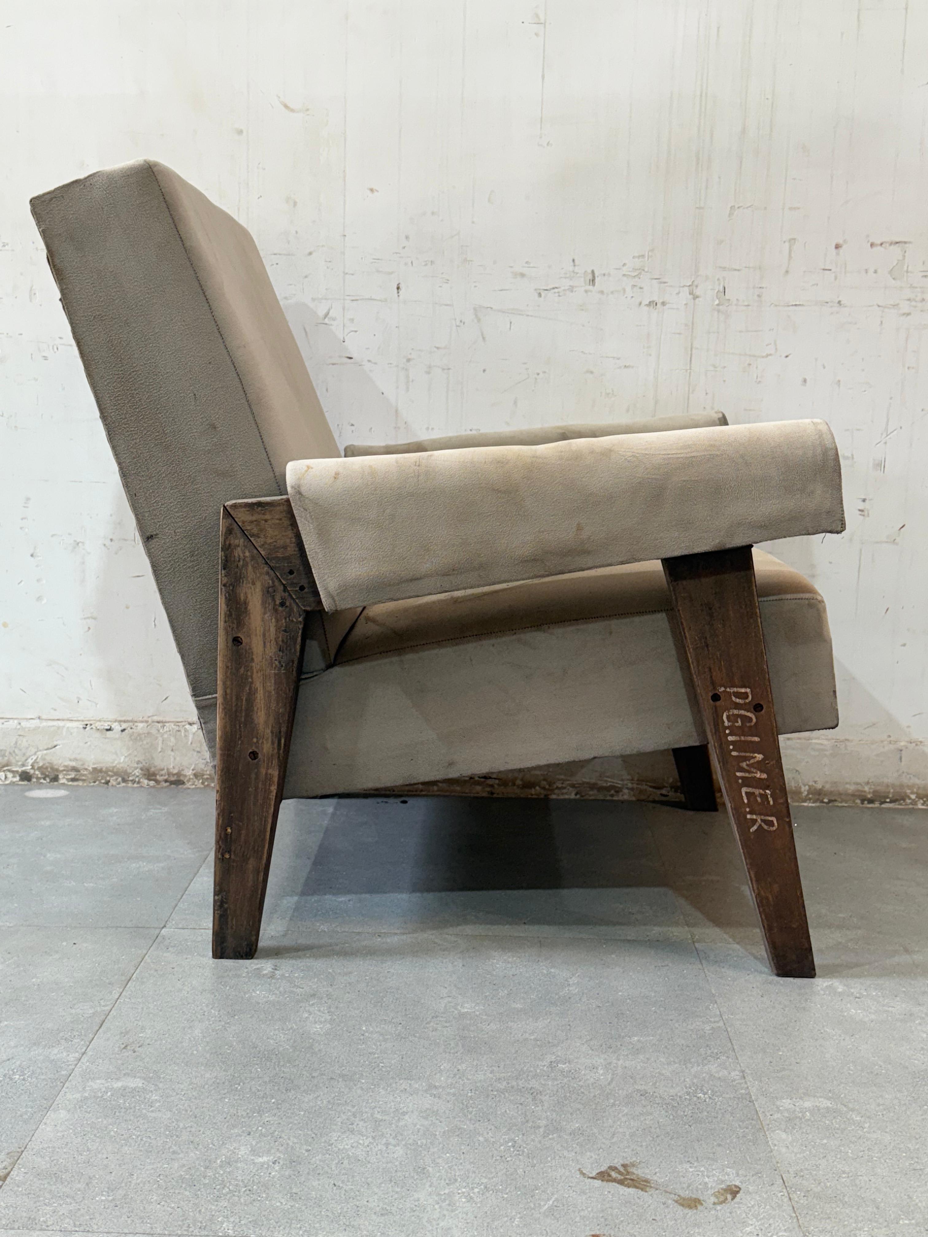 Pair of Advocate sofa’s (P.G.I.M.E.R)